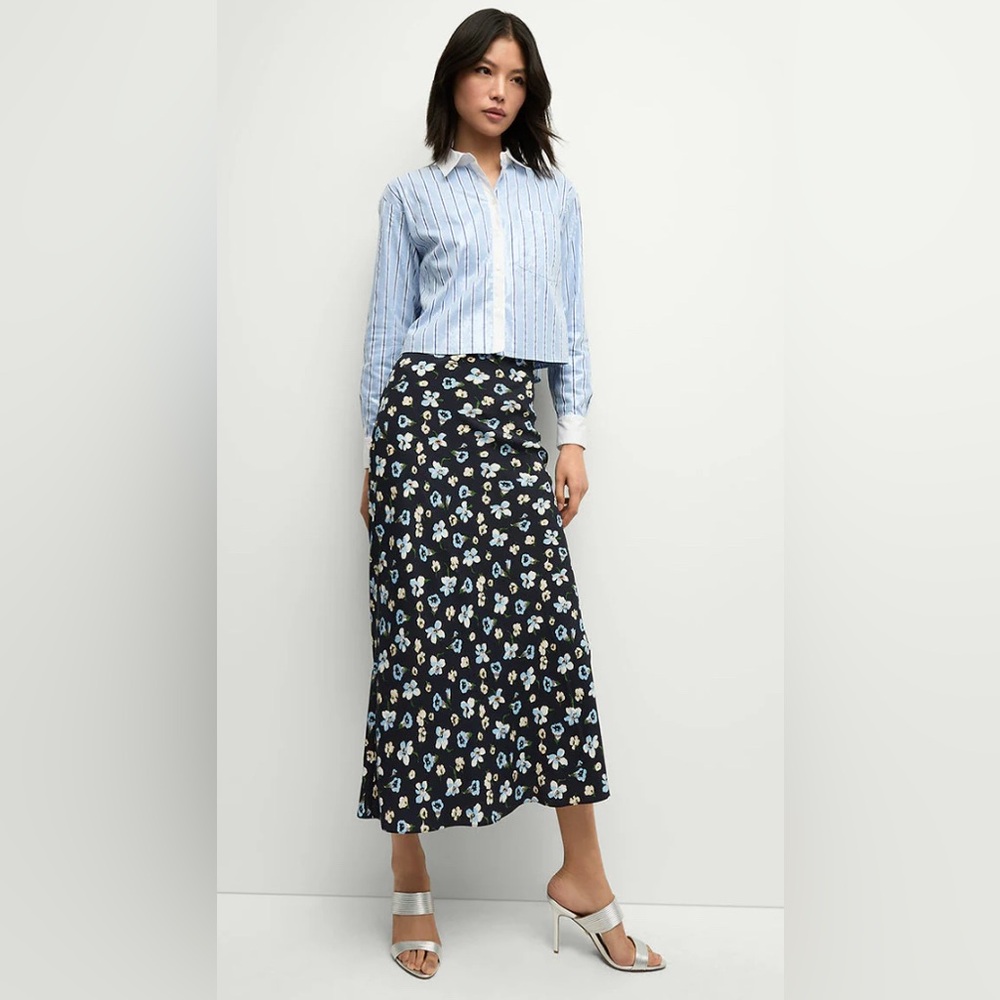 VERONICA BEARD
Clover Skirt Navy